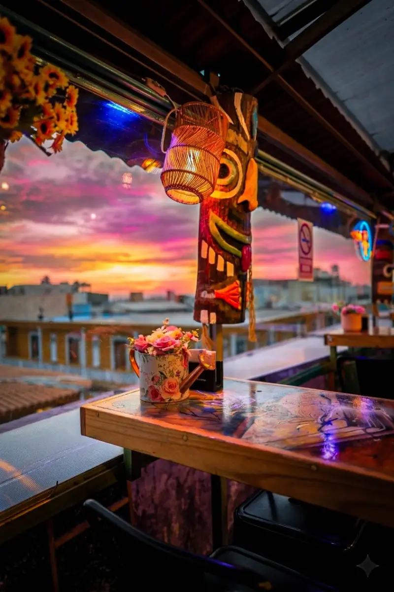 Atardecer sobre Arequipa desde la terraza de La Mandrágora
